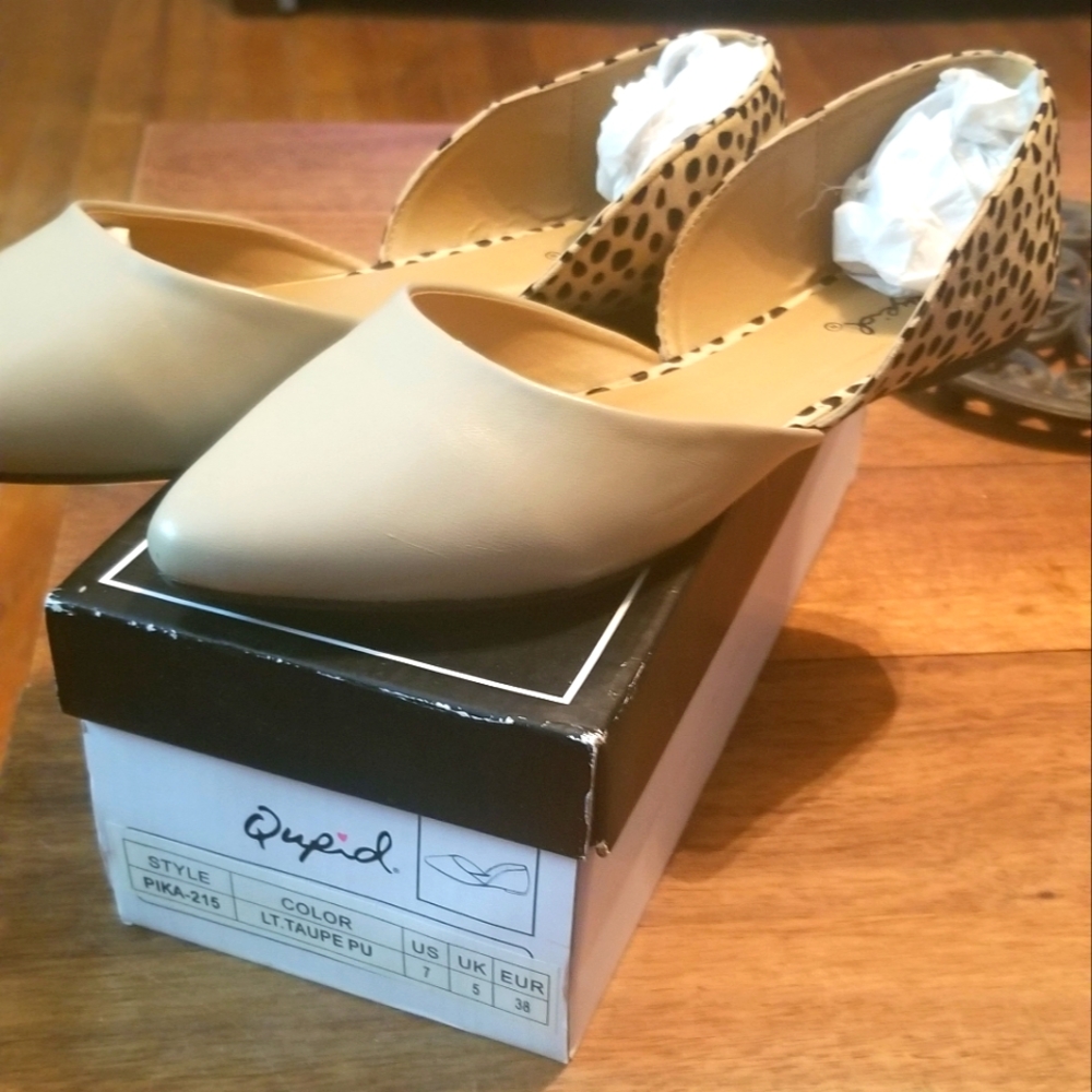 Tan flats